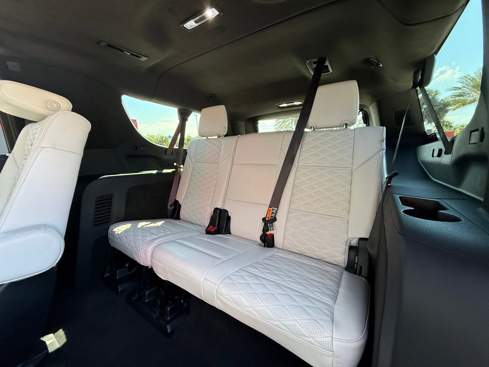 Used 2025 Cadillac Escalade ESV V image 23