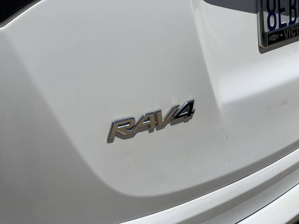 Used 2018 Toyota RAV4 LE w/ All Weather Liner Package AWD/4WD image 31