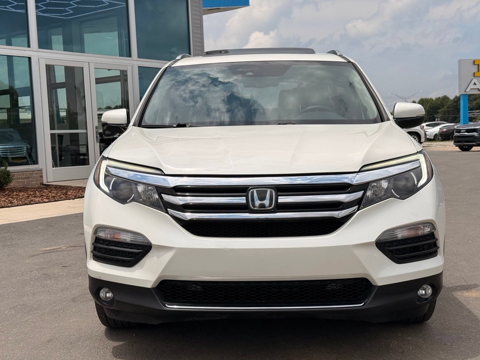 Used 2018 Honda Pilot Touring image 4