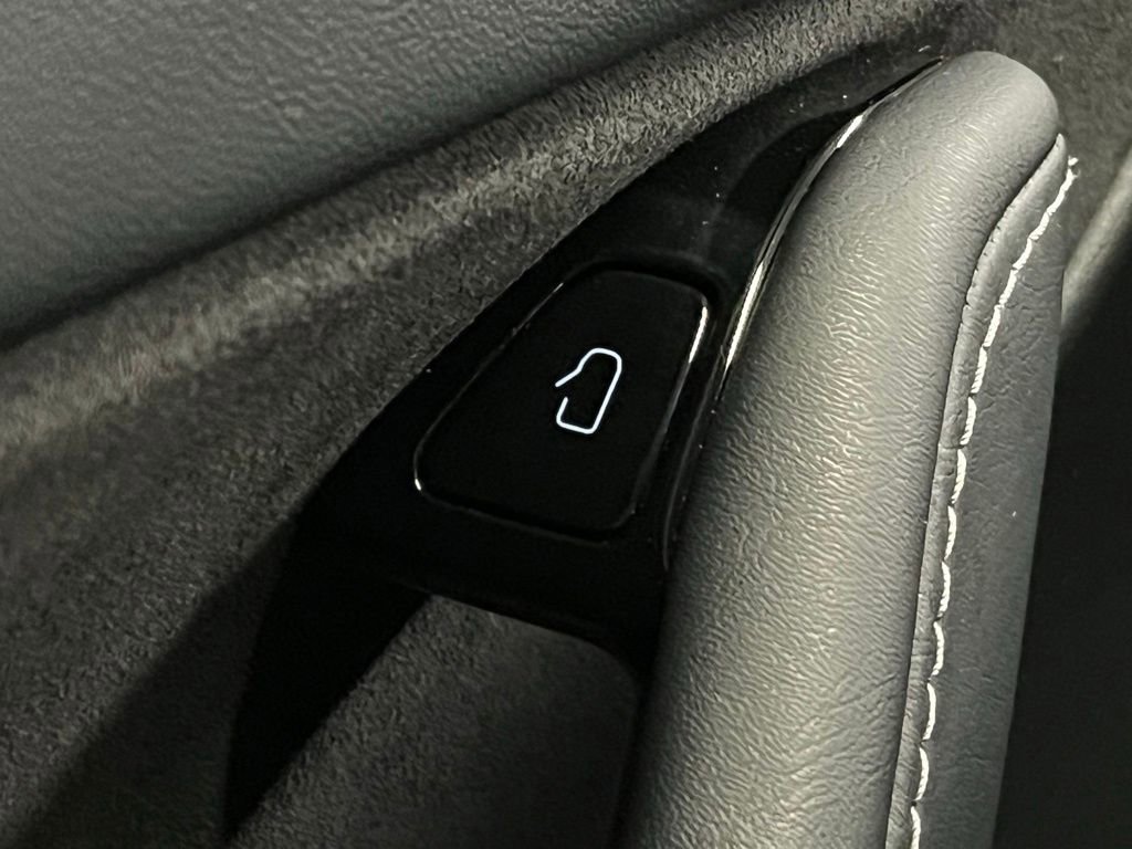 Used 2020 Tesla Model Y Long Range image 13