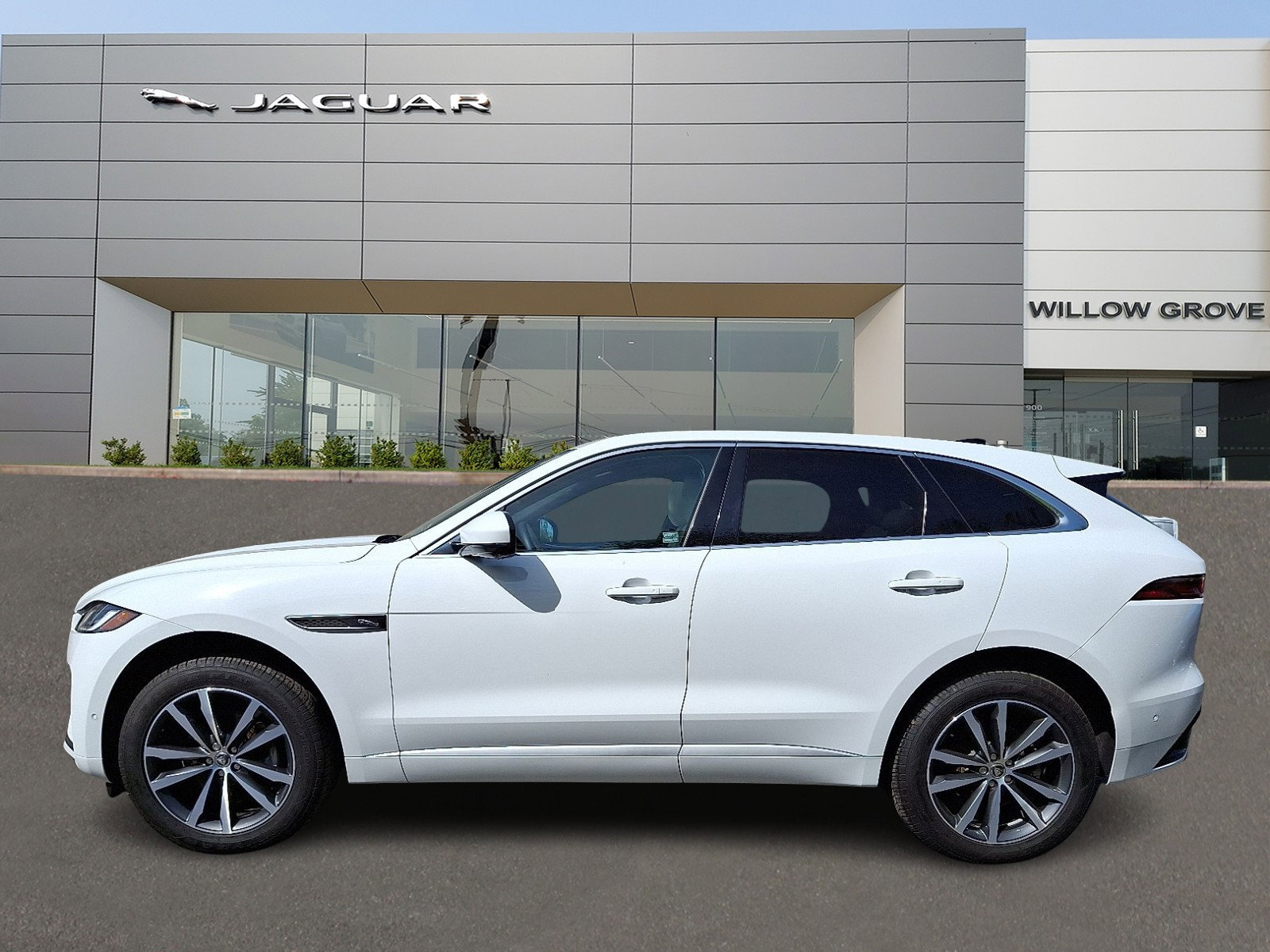 Certified 2025 Jaguar F-PACE R-Dynamic S image 6