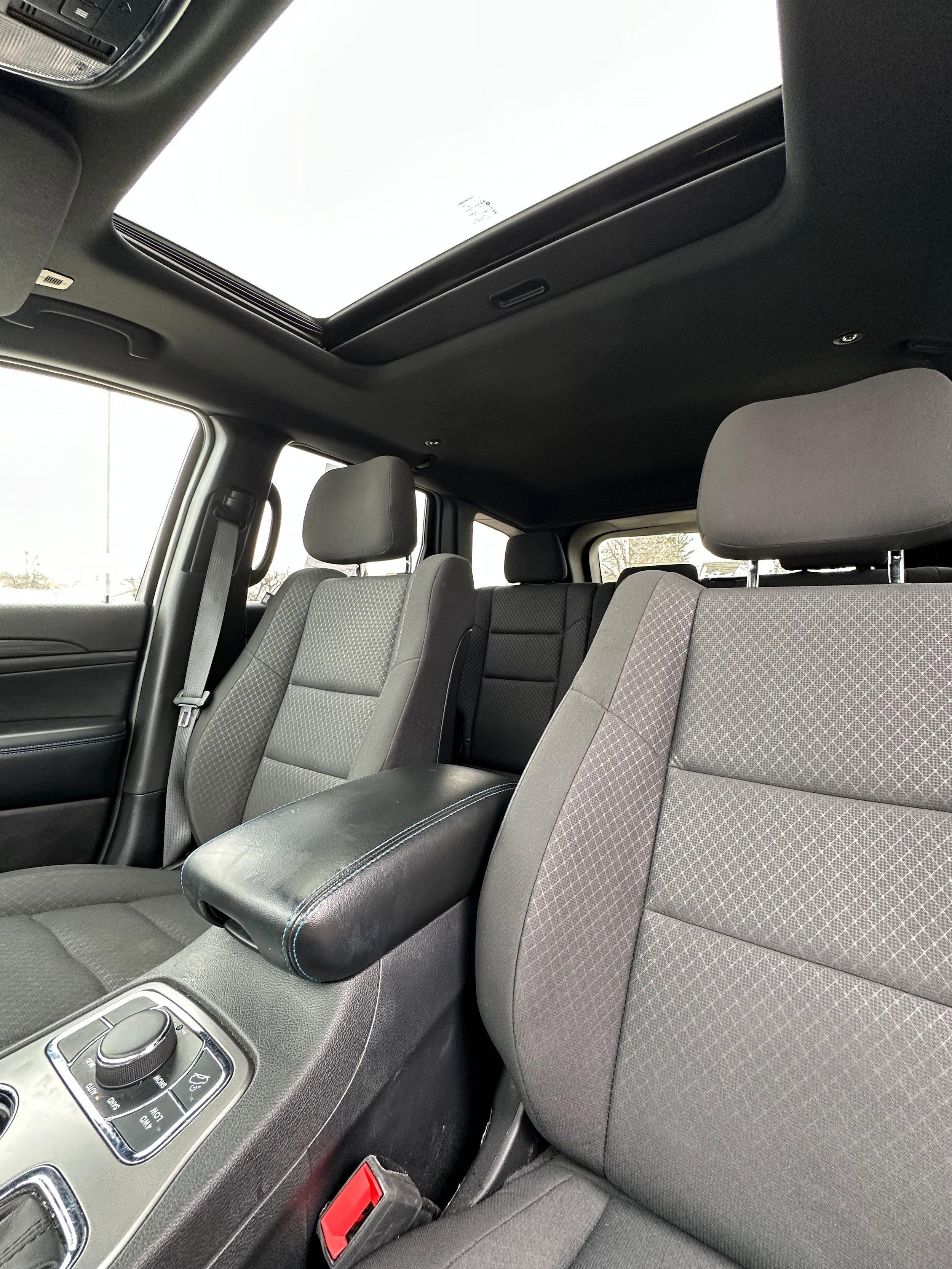 Used 2019 Jeep Grand Cherokee Laredo AWD/4WD image 16