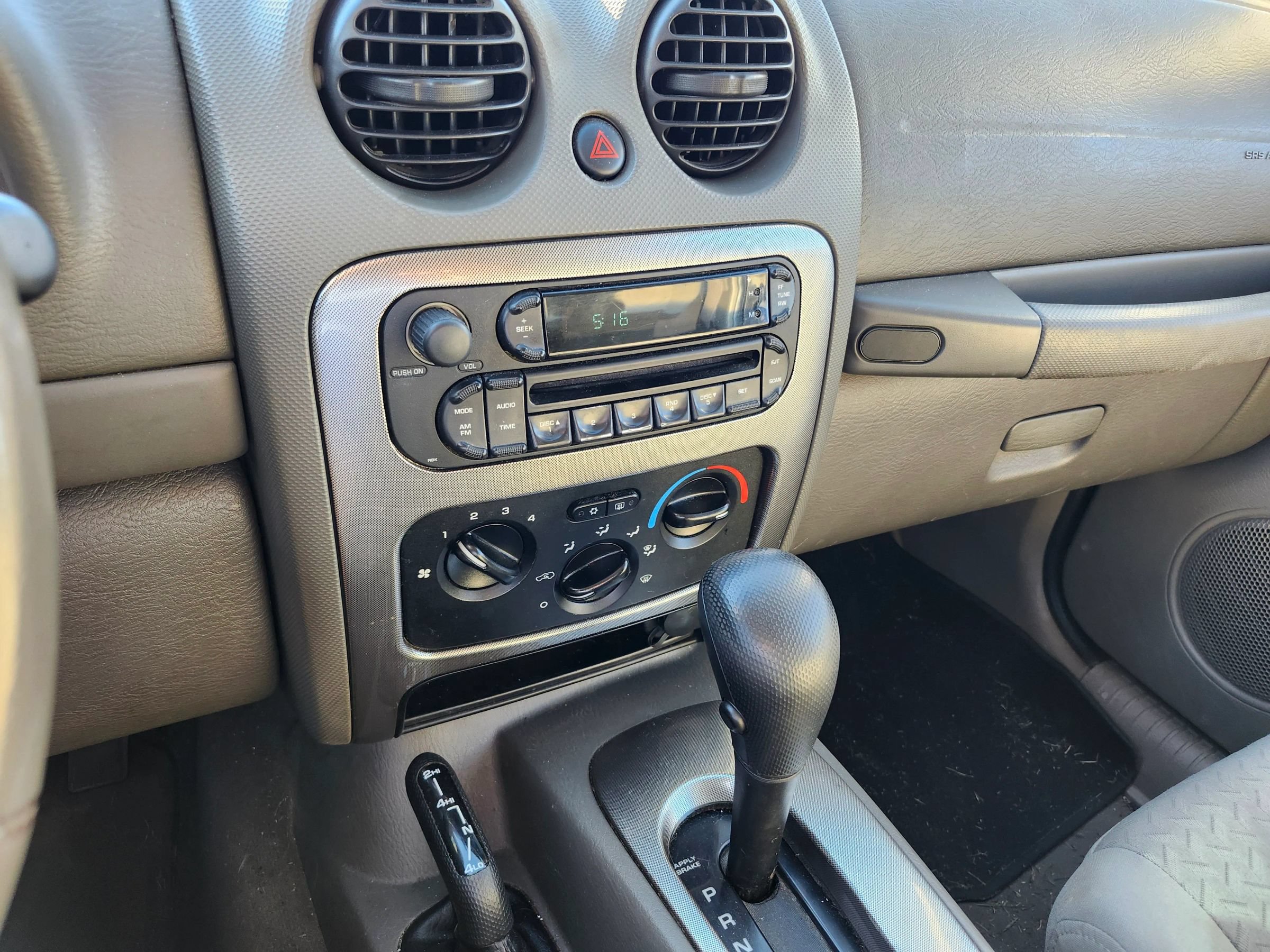 Used 2005 Jeep Liberty Renegade AWD/4WD image 16