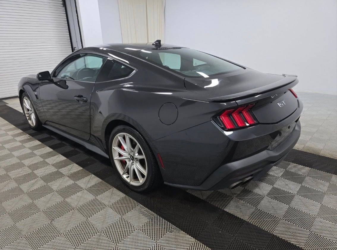 Used 2024 Ford Mustang GT Premium image 4