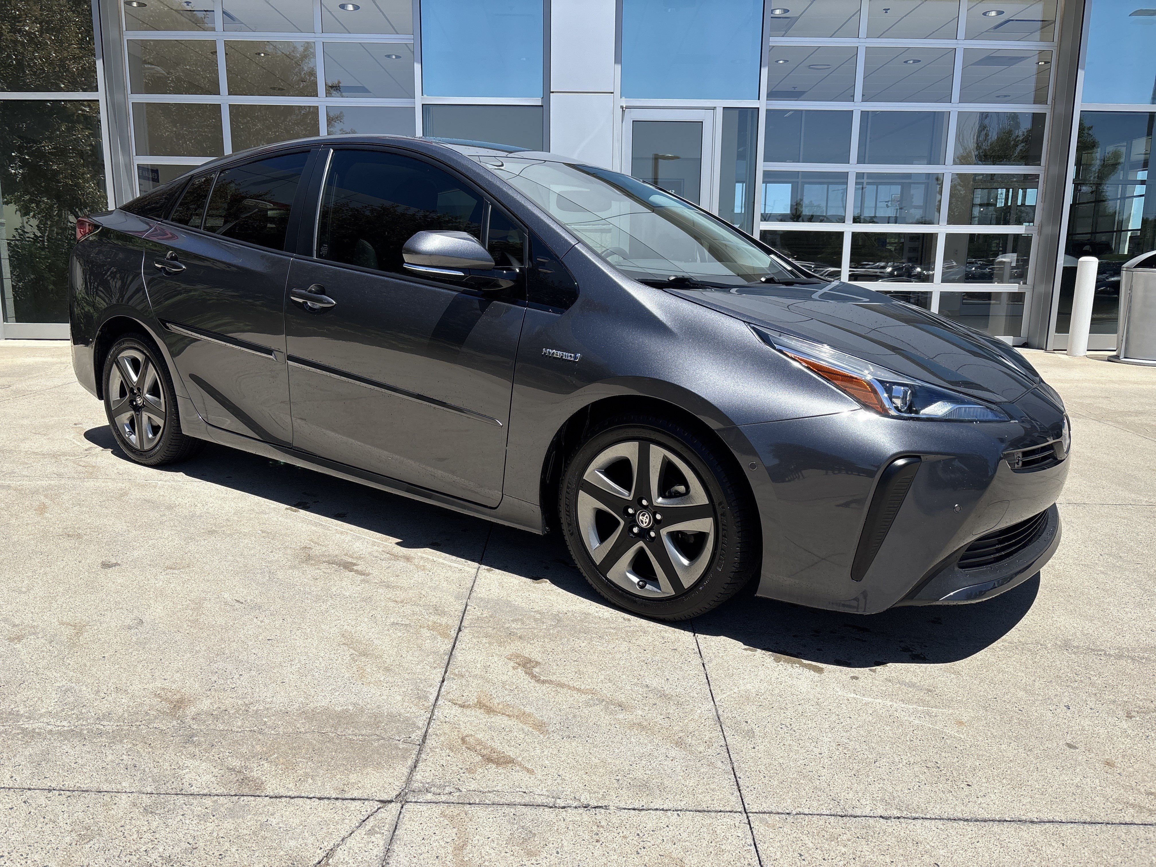 Used 2019 Toyota Prius XLE FWD image 2
