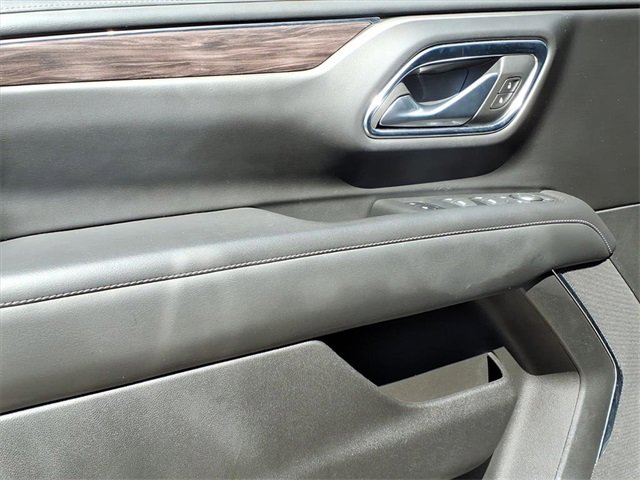 Used 2023 Chevrolet Suburban Z71 w/ Luxury Package image 16