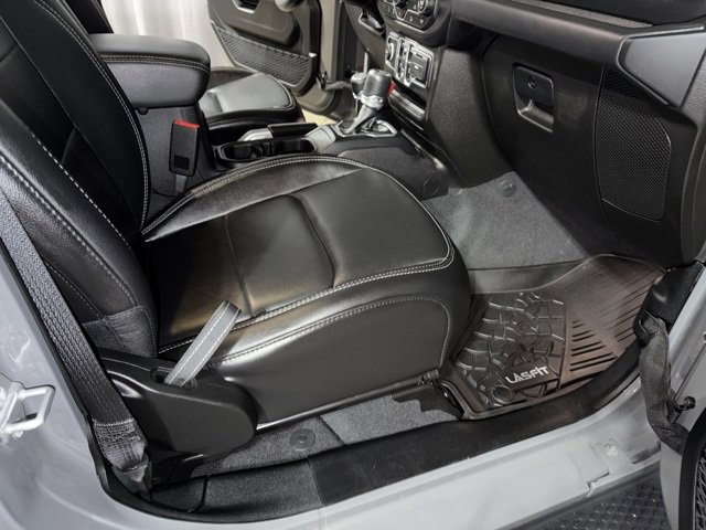 Used 2020 Jeep Wrangler Unlimited Sahara image 26