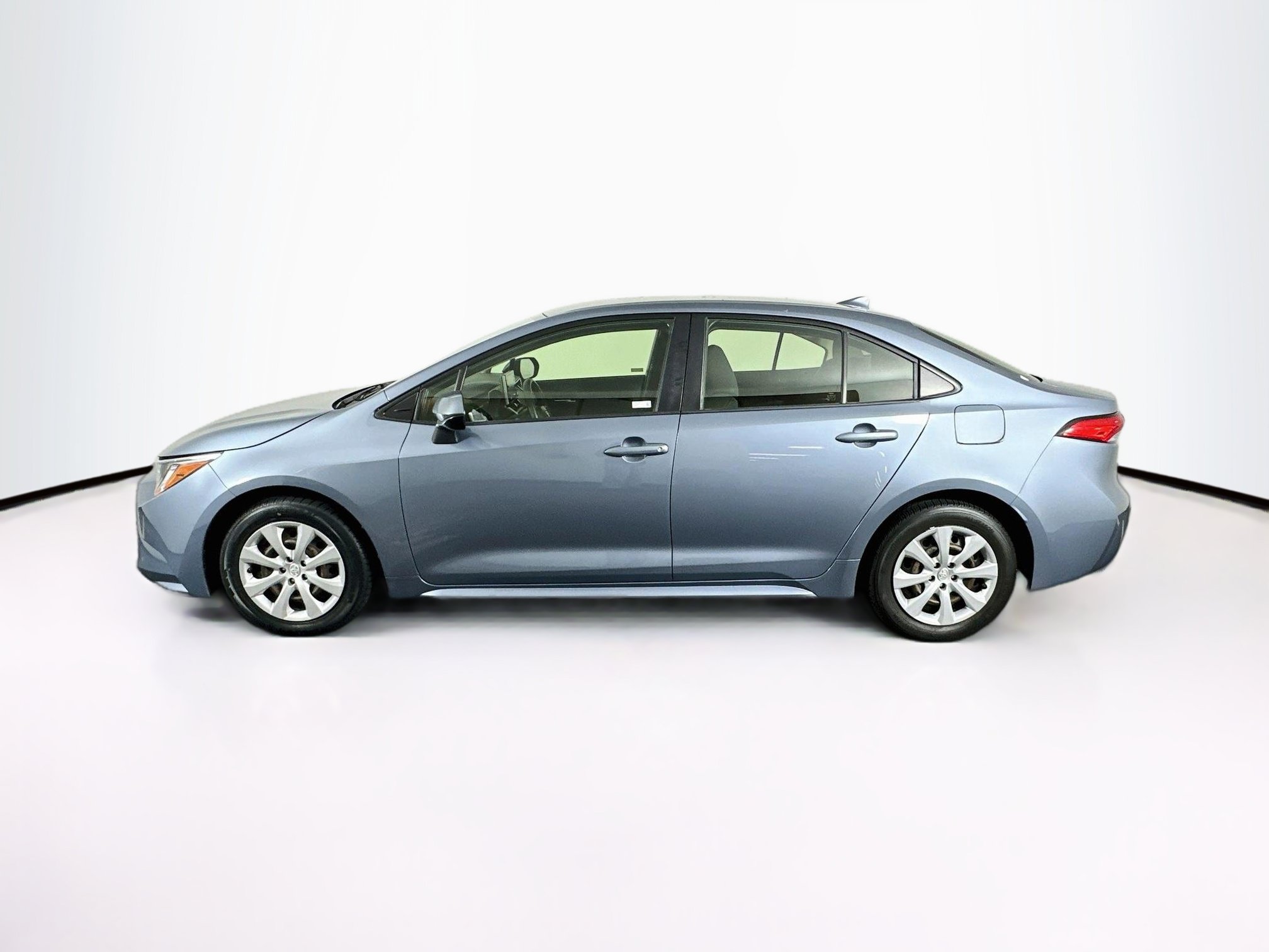 Used 2021 Toyota Corolla LE FWD image 4
