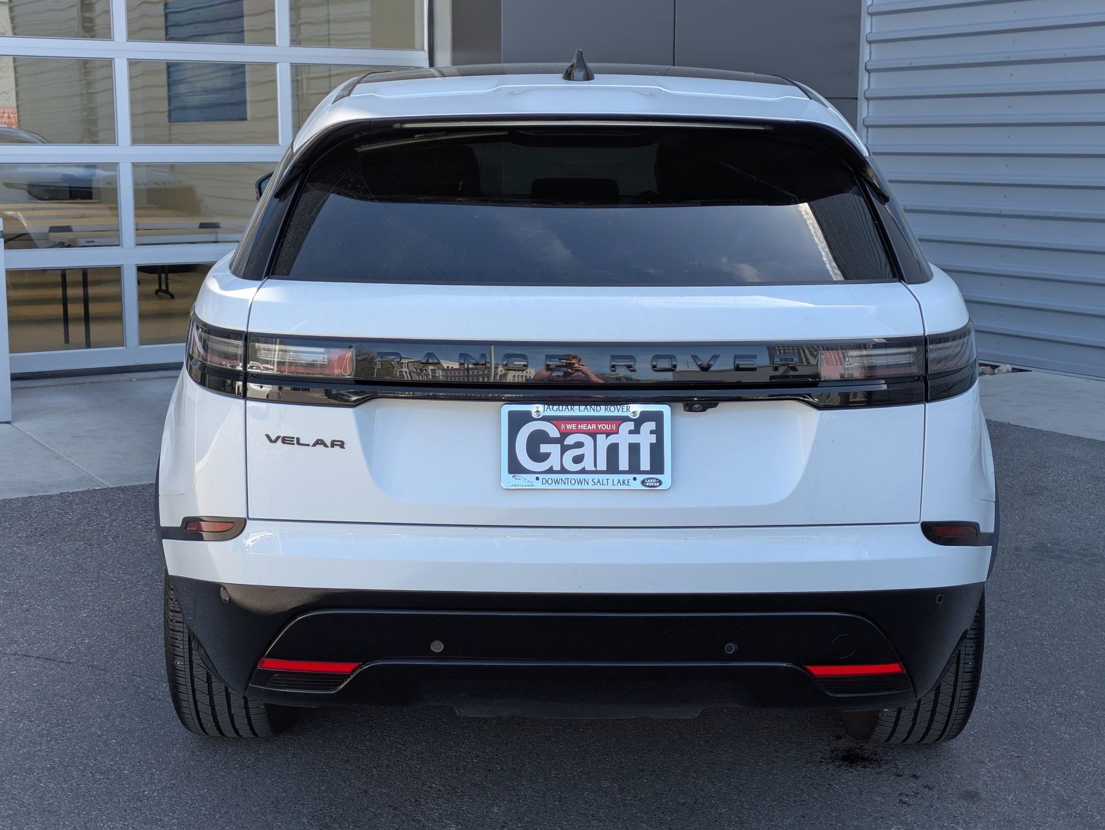 Used 2025 Land Rover Range Rover Velar Dynamic SE image 9