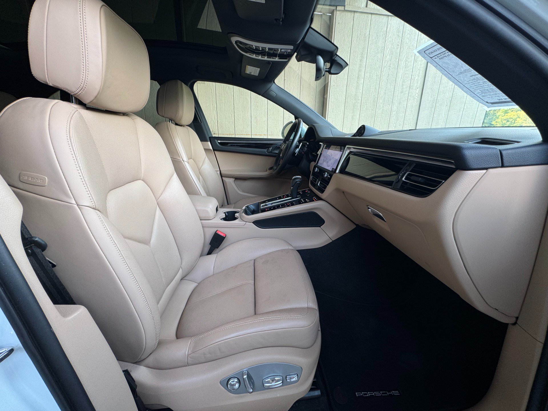 Used 2024 Porsche Macan AWD/4WD image 17
