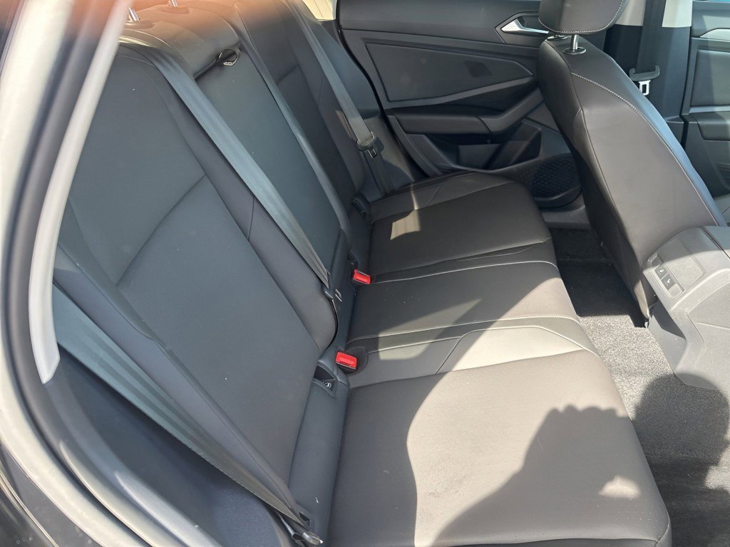 Used 2020 Volkswagen Jetta SE w/ SE Cold Weather Package FWD image 11