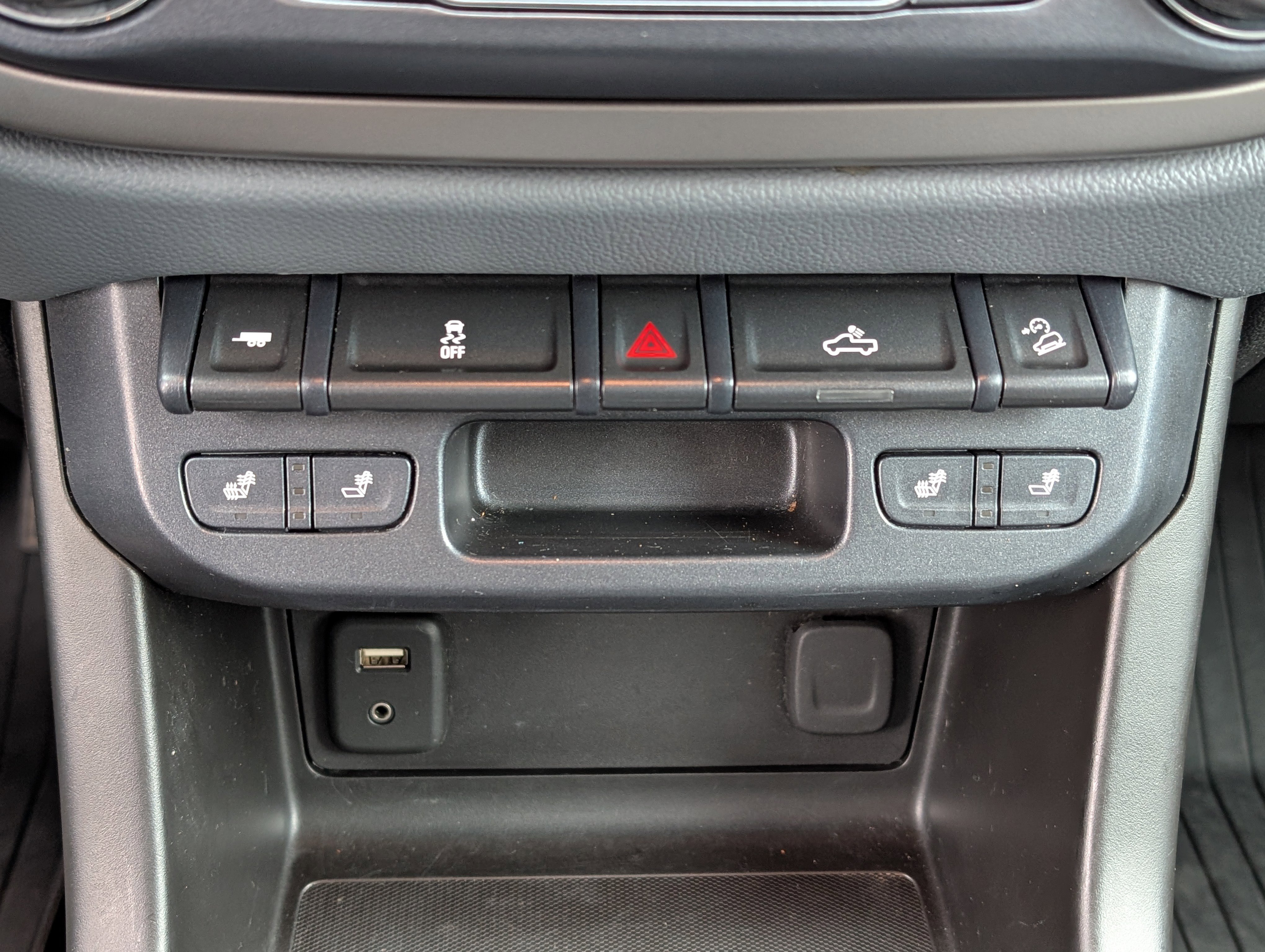 Used 2018 Chevrolet Colorado Z71 w/ Z71 Midnight Edition image 24