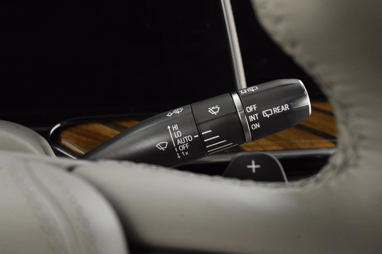 Used 2023 Cadillac Escalade ESV Sport Platinum image 34