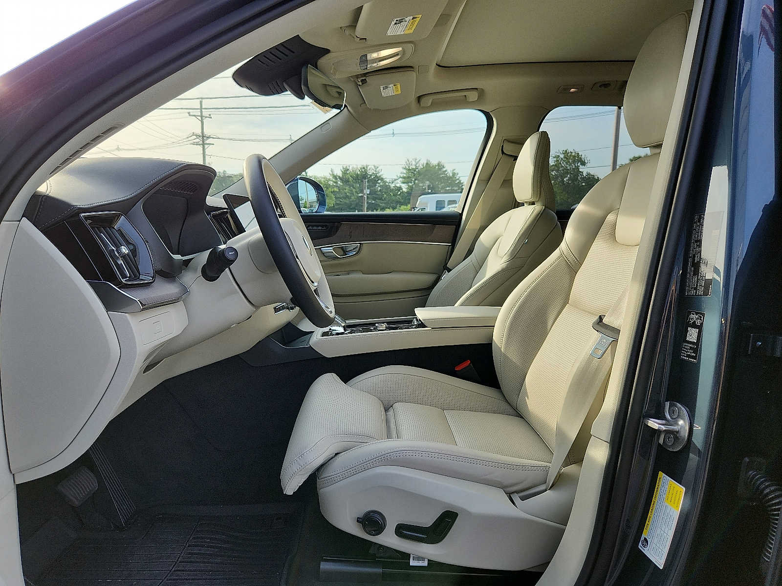 Used 2026 Volvo XC90 B6 Ultra w/ Protection Package Premier AWD/4WD image 13