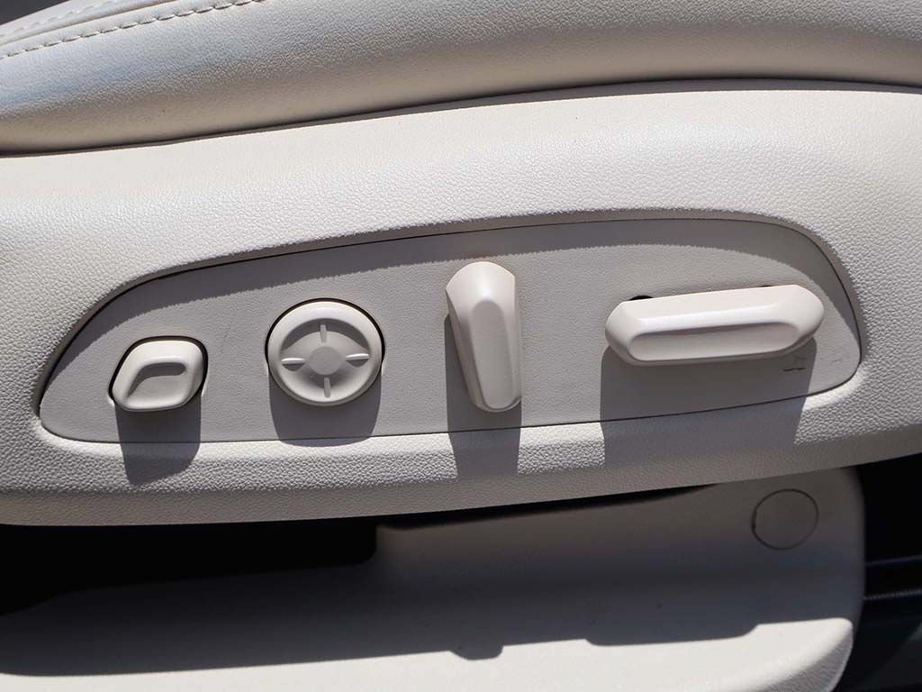 Used 2023 Buick Enclave Premium w/ Experience Buick Package FWD image 38