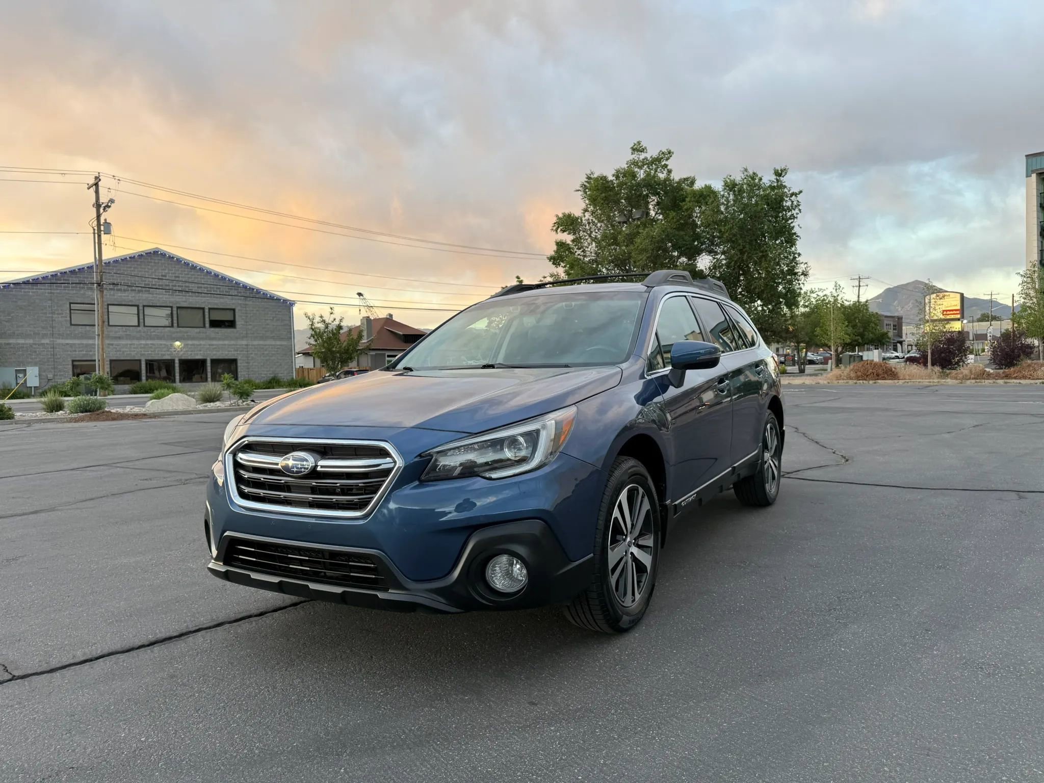 Used 2019 Subaru Outback 2.5i Limited w/ Popular Package #2 AWD/4WD image 1
