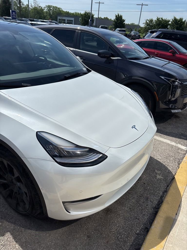 Used 2022 Tesla Model Y Long Range AWD/4WD image 2