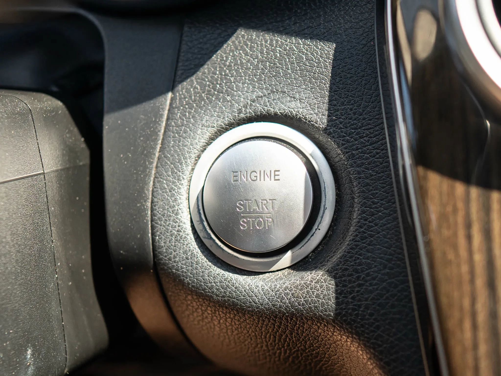 Used 2015 Mercedes-Benz C 300 Sedan image 32