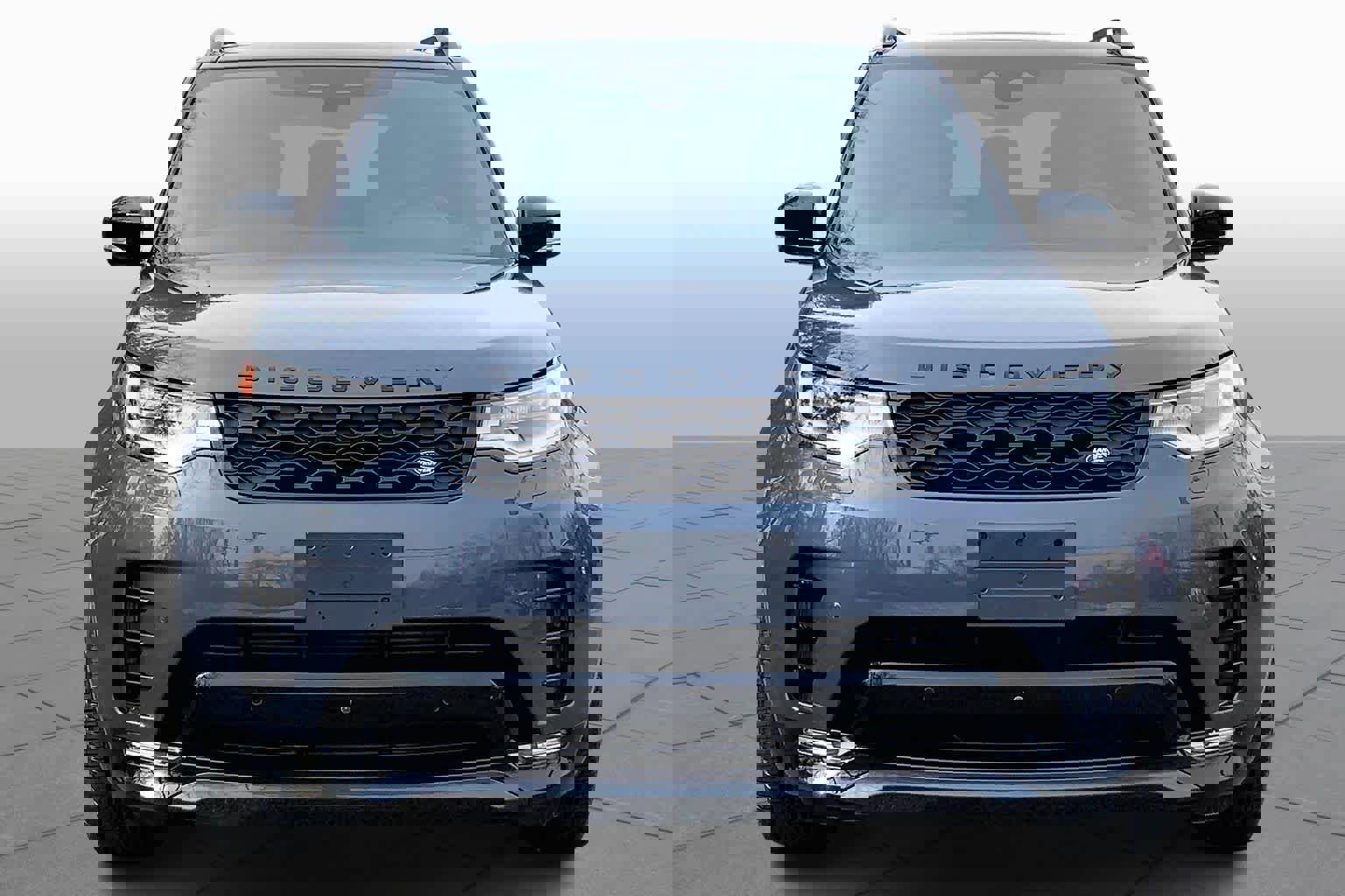 Used 2025 Land Rover Discovery Dynamic SE image 4