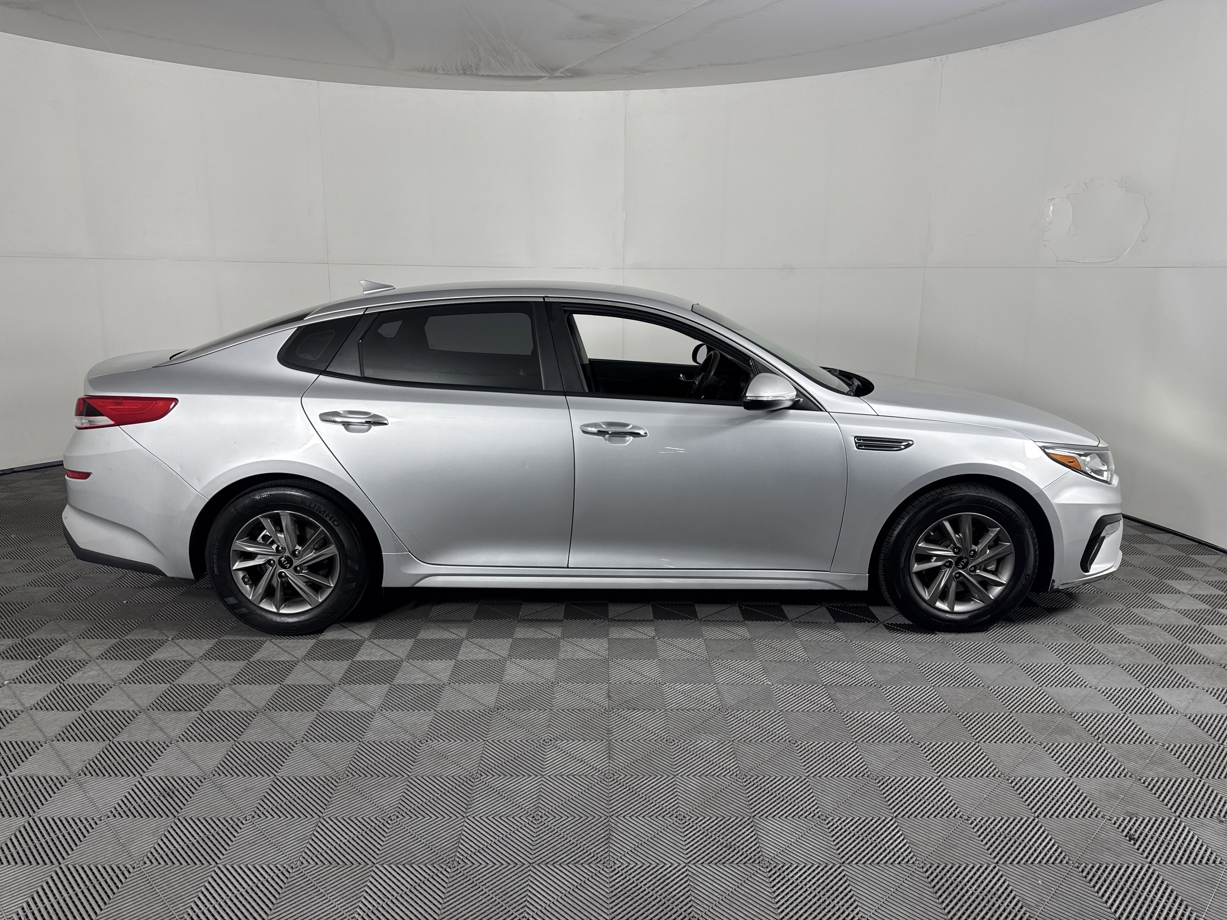 Used 2020 Kia Optima LX FWD image 3