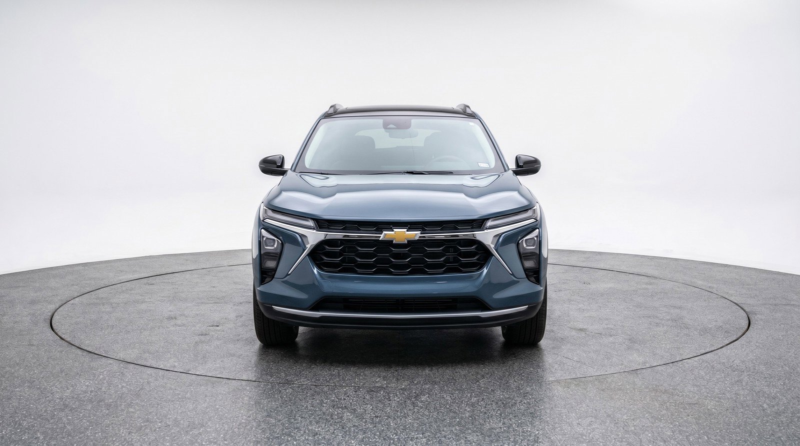 Used 2025 Chevrolet Trax LT FWD image 2