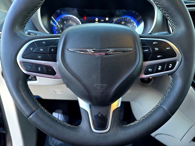 Certified 2023 Chrysler Pacifica Touring-L image 13