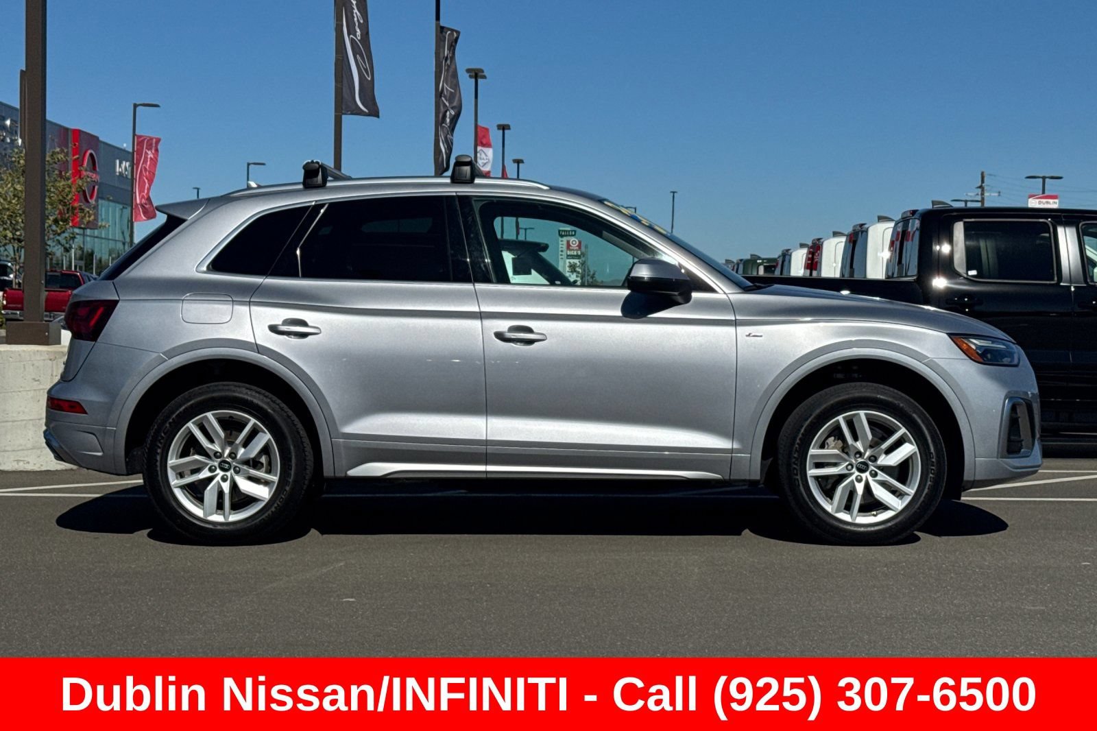 Used 2023 Audi Q5 2.0T Premium w/ Convenience Package AWD/4WD image 3