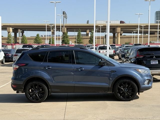Used 2018 Ford Escape SE w/ SE Sport Appearance Package AWD/4WD image 3