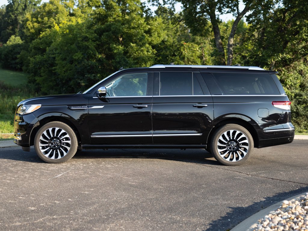 Used 2022 Lincoln Navigator L Black Label AWD/4WD image 3