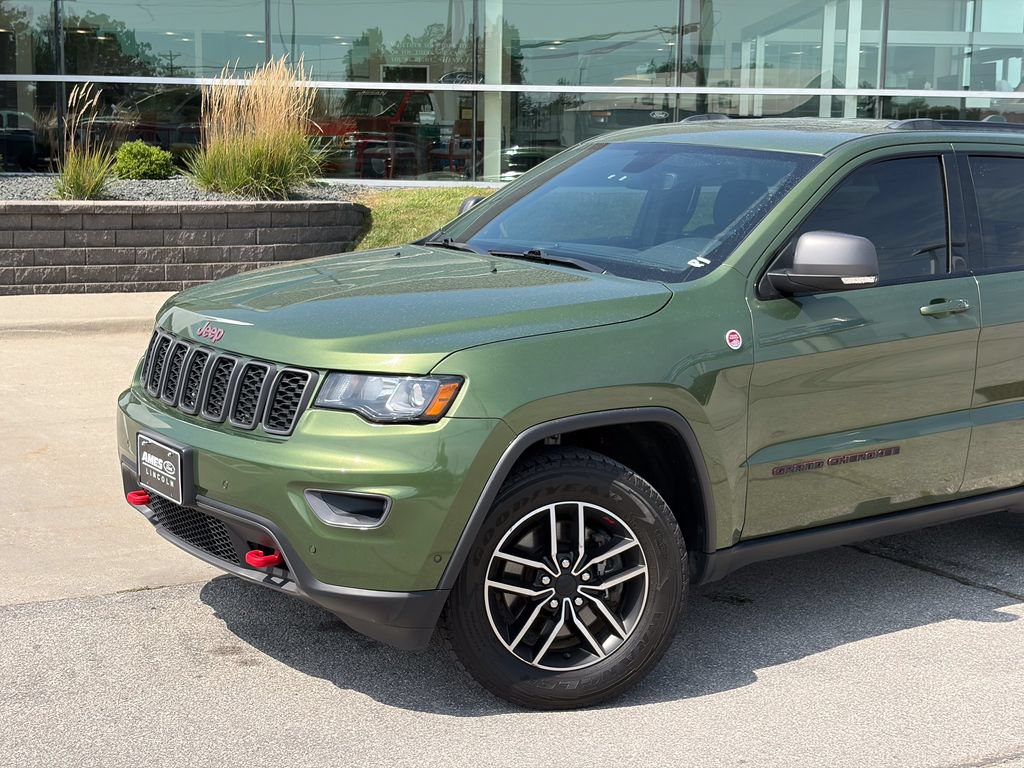 Used 2021 Jeep Grand Cherokee Trailhawk AWD/4WD image 2