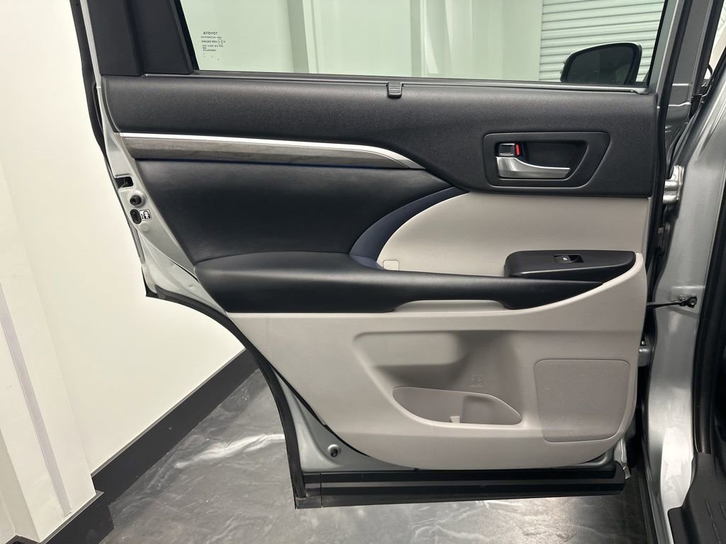 Used 2019 Toyota Highlander Limited image 16
