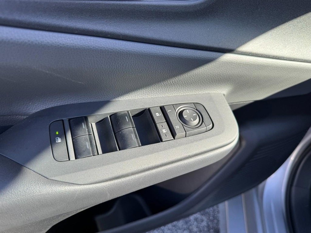 Used 2025 Toyota Prius LE image 15