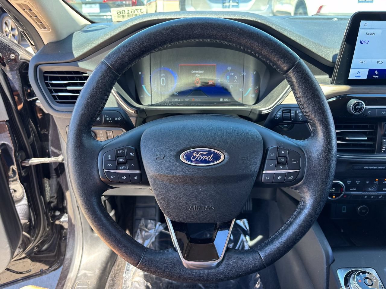 Used 2020 Ford Escape Titanium w/ Titanium Premium Package 2.0 AWD/4WD image 25