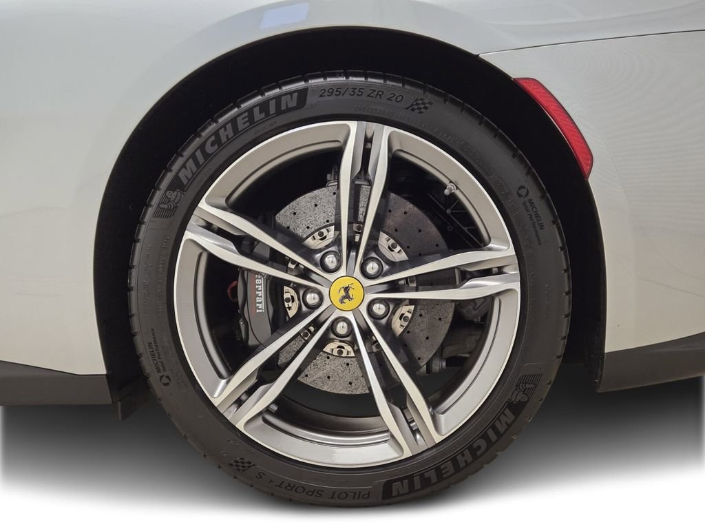 Used 2017 Ferrari GTC4Lusso image 15