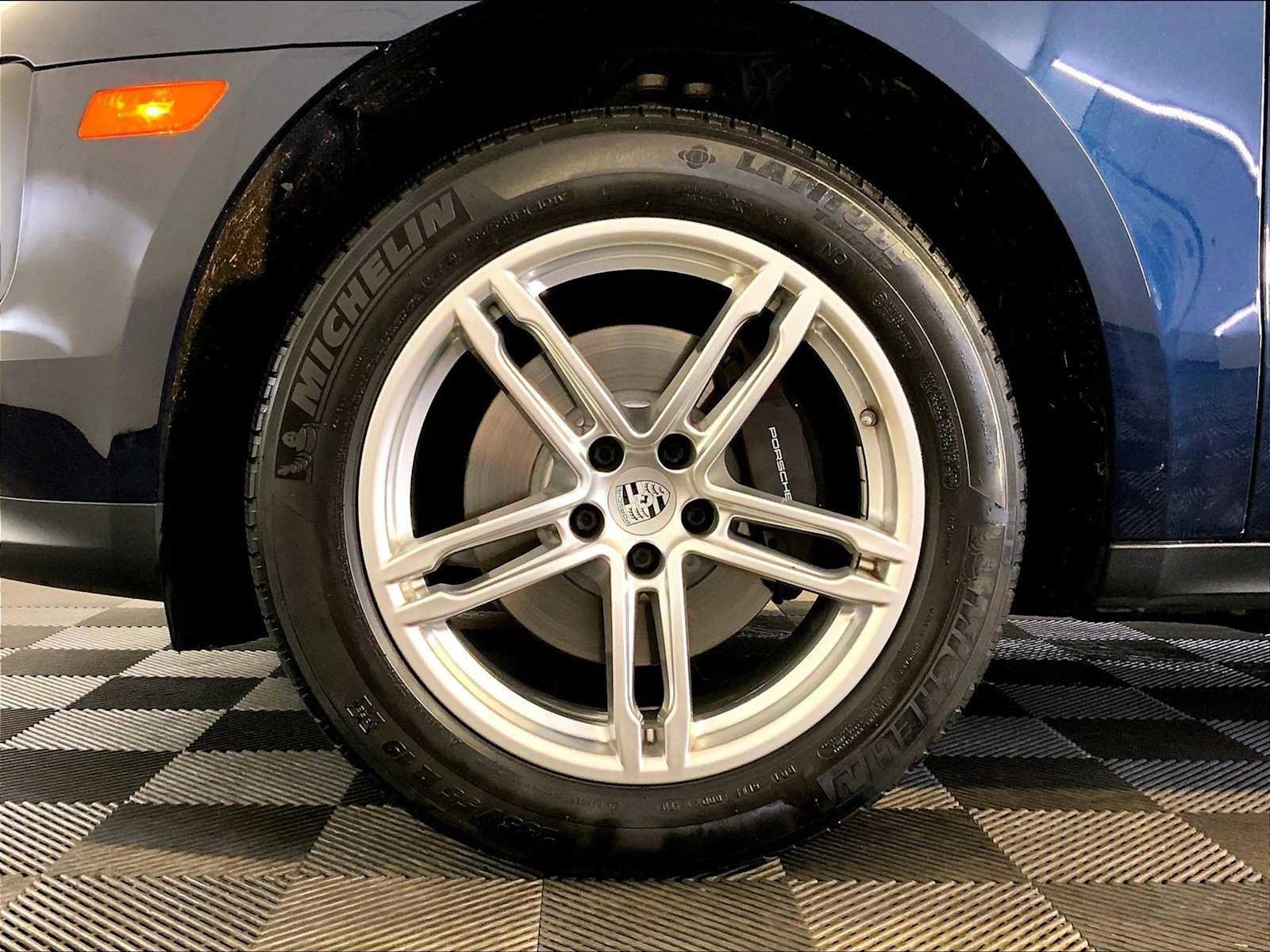 Certified 2020 Porsche Macan AWD/4WD image 11