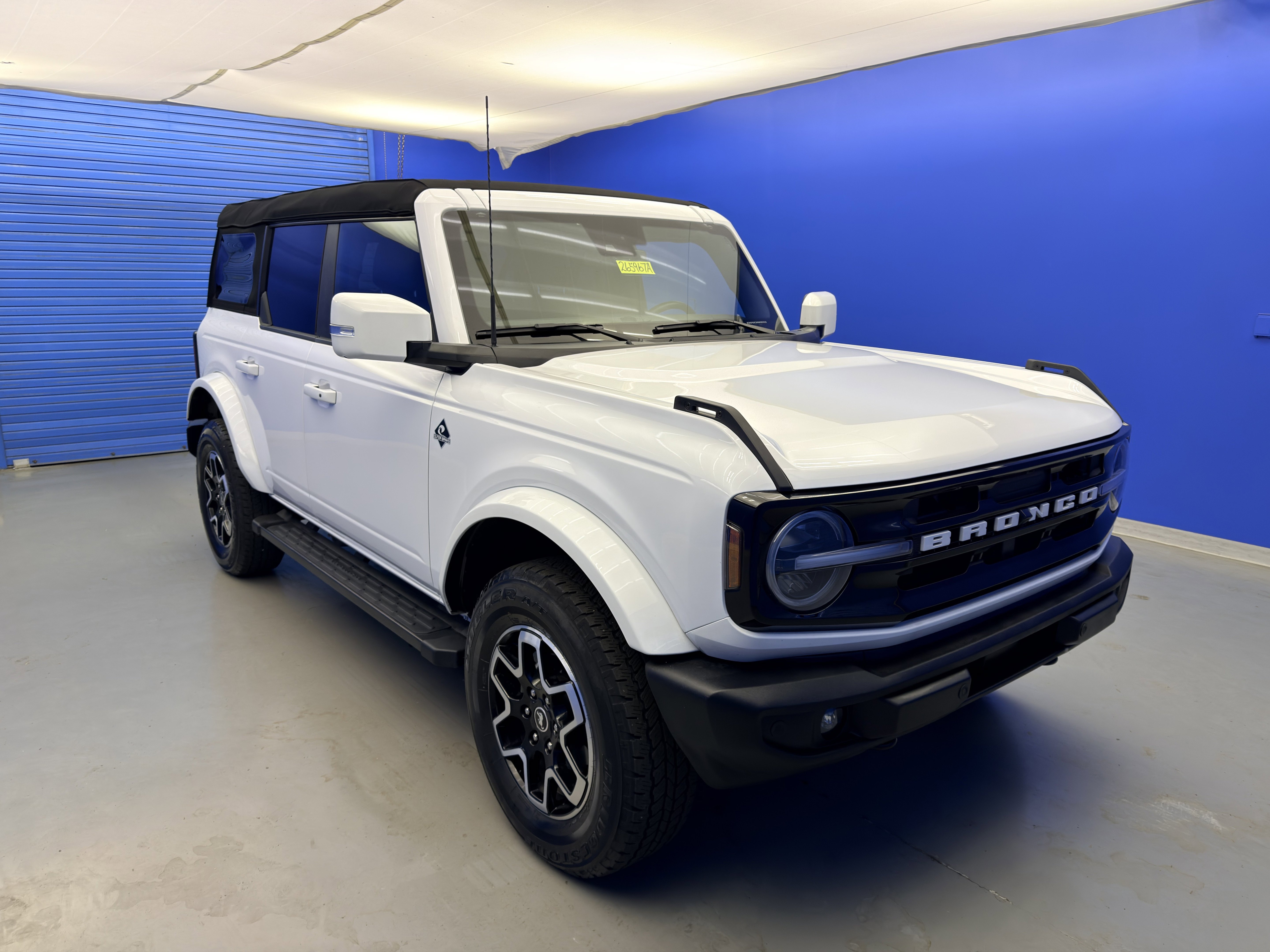 Used 2023 Ford Bronco Outer Banks image 2