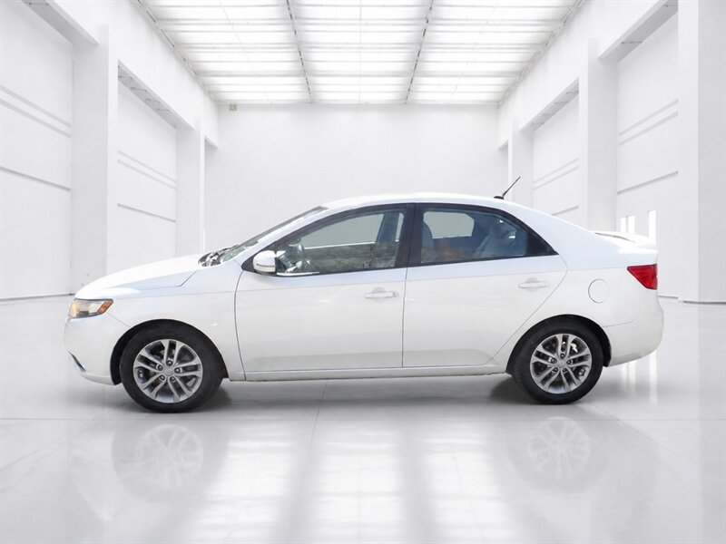 Used 2011 Kia Forte EX w/ Premium Pkg FWD image 7