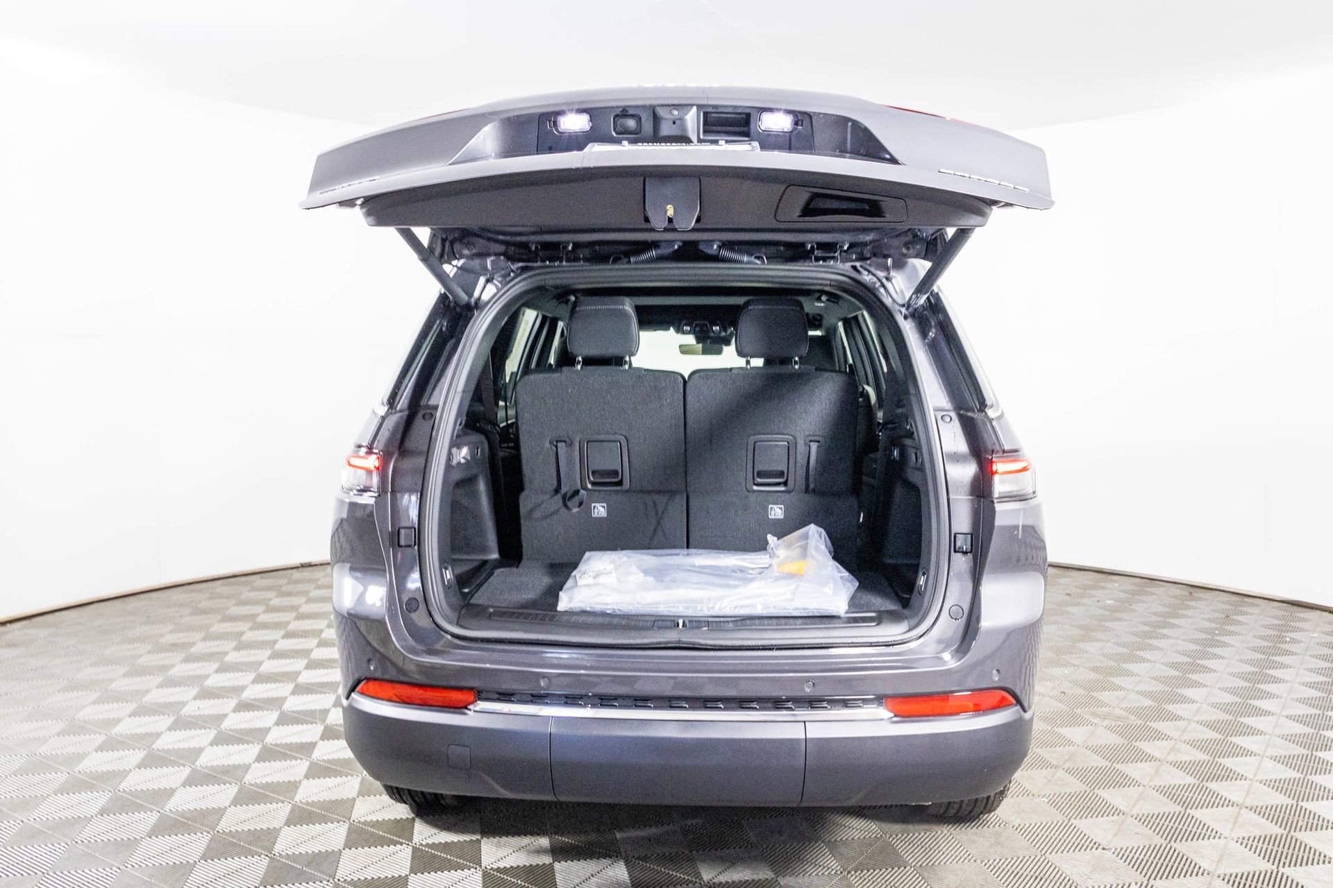 New 2025 Jeep Grand Cherokee L Laredo w/ Luxury Tech Group I image 35