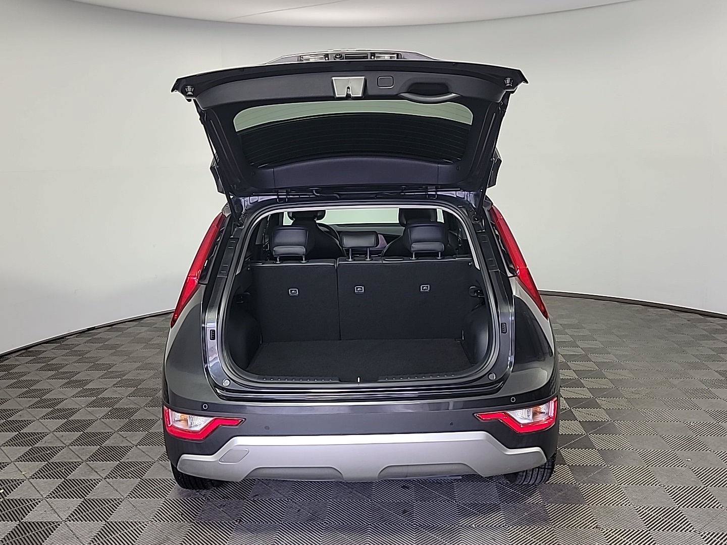 Certified 2023 Kia Niro EX FWD image 6