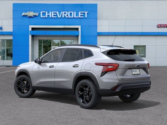 New 2026 Chevrolet Trax LT w/ Midnight Edition FWD image 3