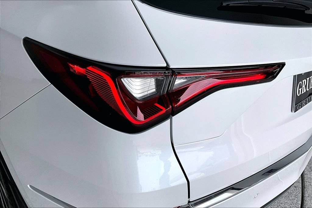 Certified 2026 Acura MDX w/ Technology Package FWD image 41