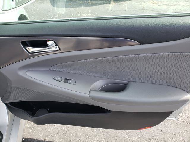 Used 2014 Hyundai Sonata Limited w/ Panoramic Sunroof Package 02 FWD image 18