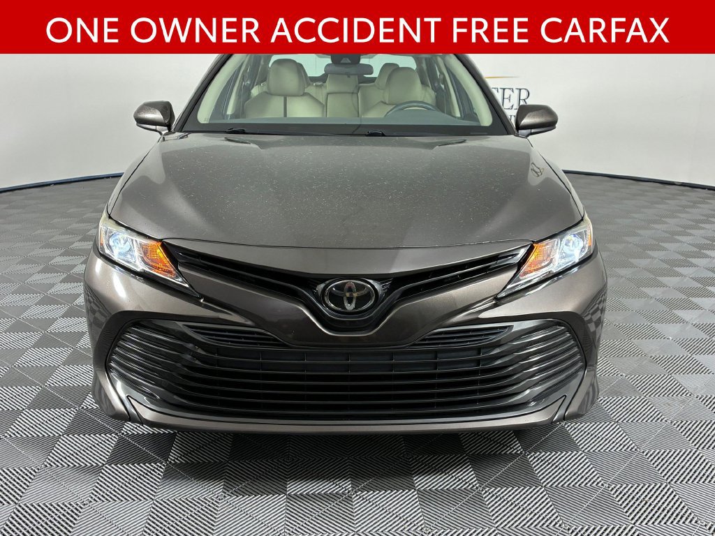 Used 2018 Toyota Camry LE FWD image 3
