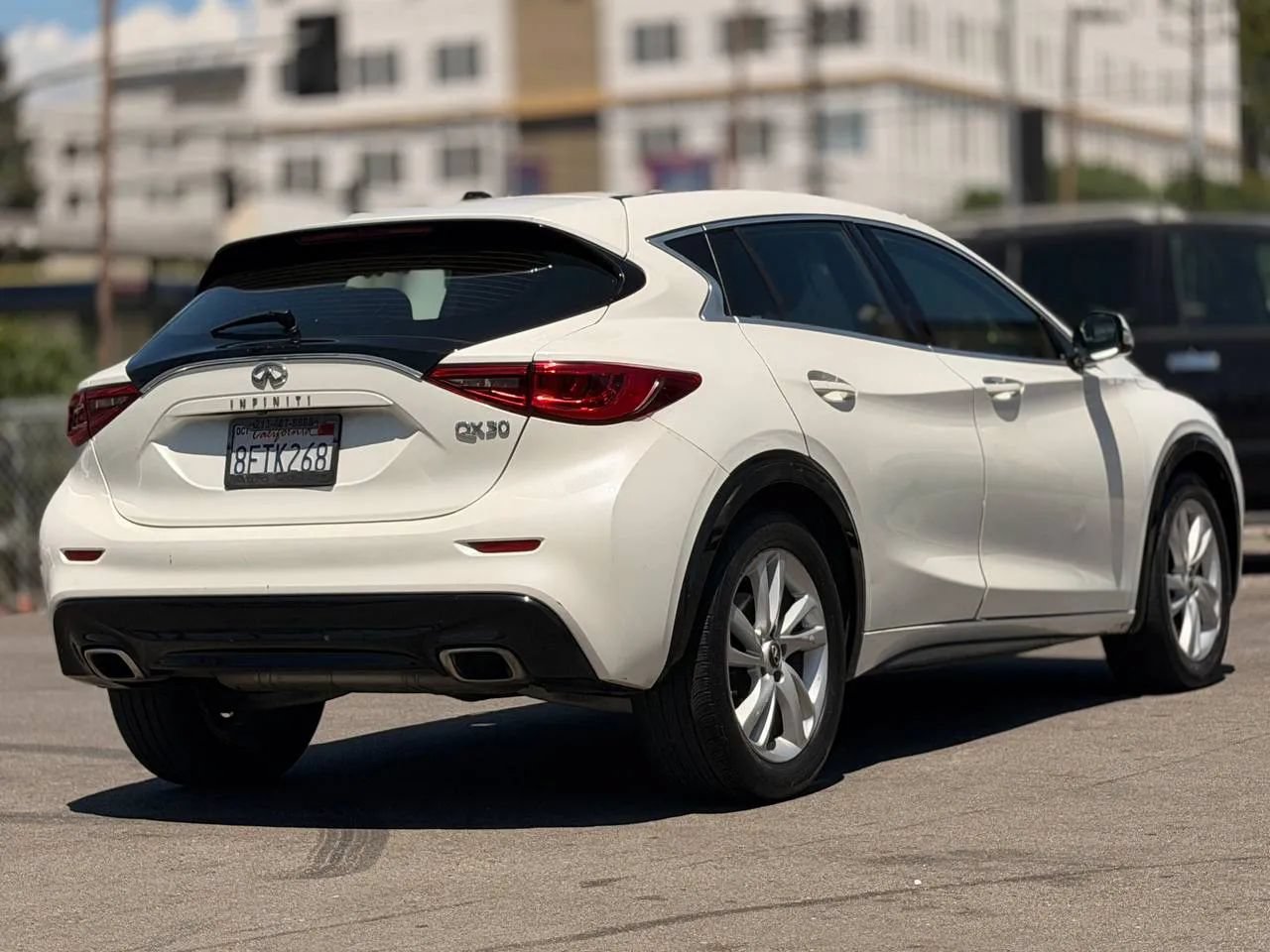 Used 2018 INFINITI QX30 FWD image 17