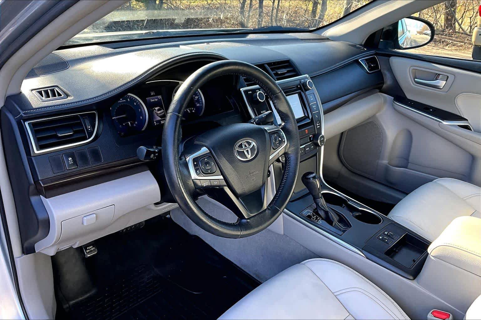 Used 2015 Toyota Camry XLE FWD image 16