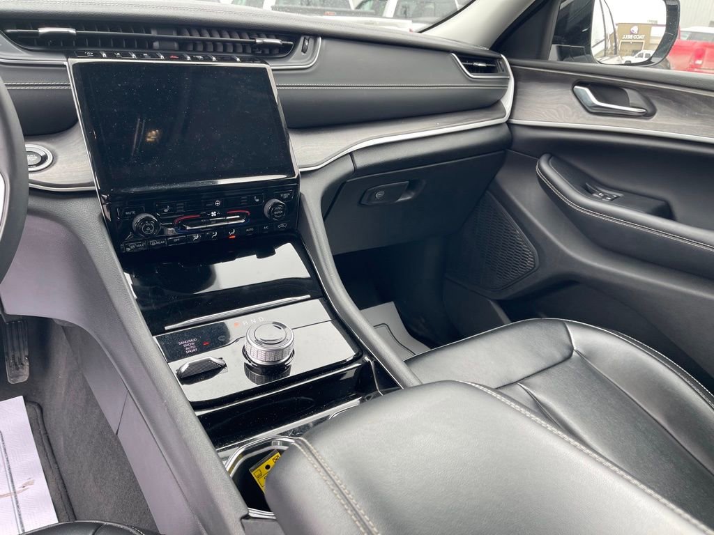 Used 2023 Jeep Grand Cherokee Limited AWD/4WD image 19