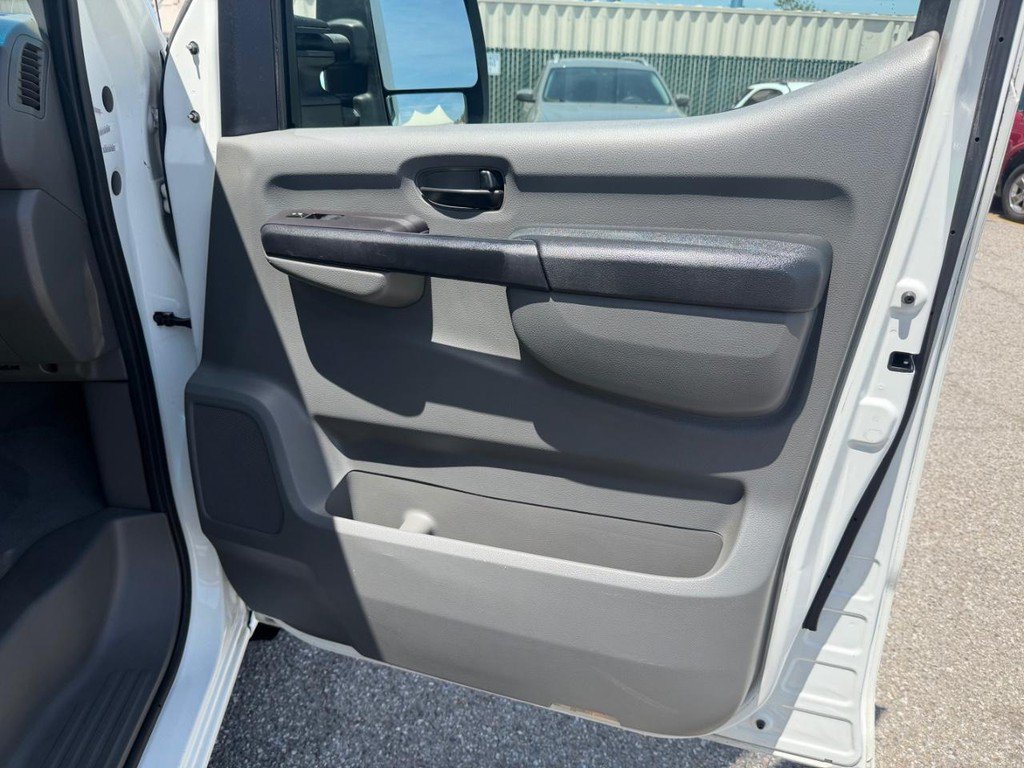 Used 2015 Nissan NV 3500 SV w/ Technology Package RWD image 19