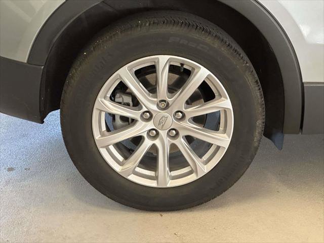 Used 2023 Cadillac XT4 Luxury w/ Cold Weather Package image 8