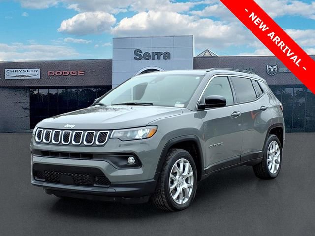 Used 2023 Jeep Compass Latitude image 3