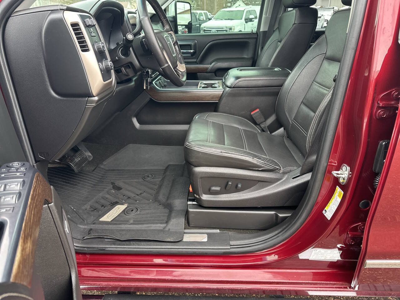 Used 2017 GMC Sierra 2500 Denali w/ Duramax Plus Package AWD/4WD image 38